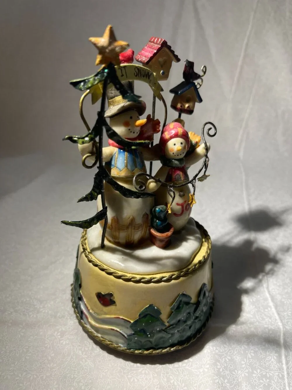 Snowman musical figurine. Plays Joy to the World (109)